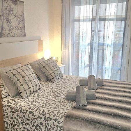 Ideal Holiday Apartment One Bedroom City Center Málaga Buitenkant foto