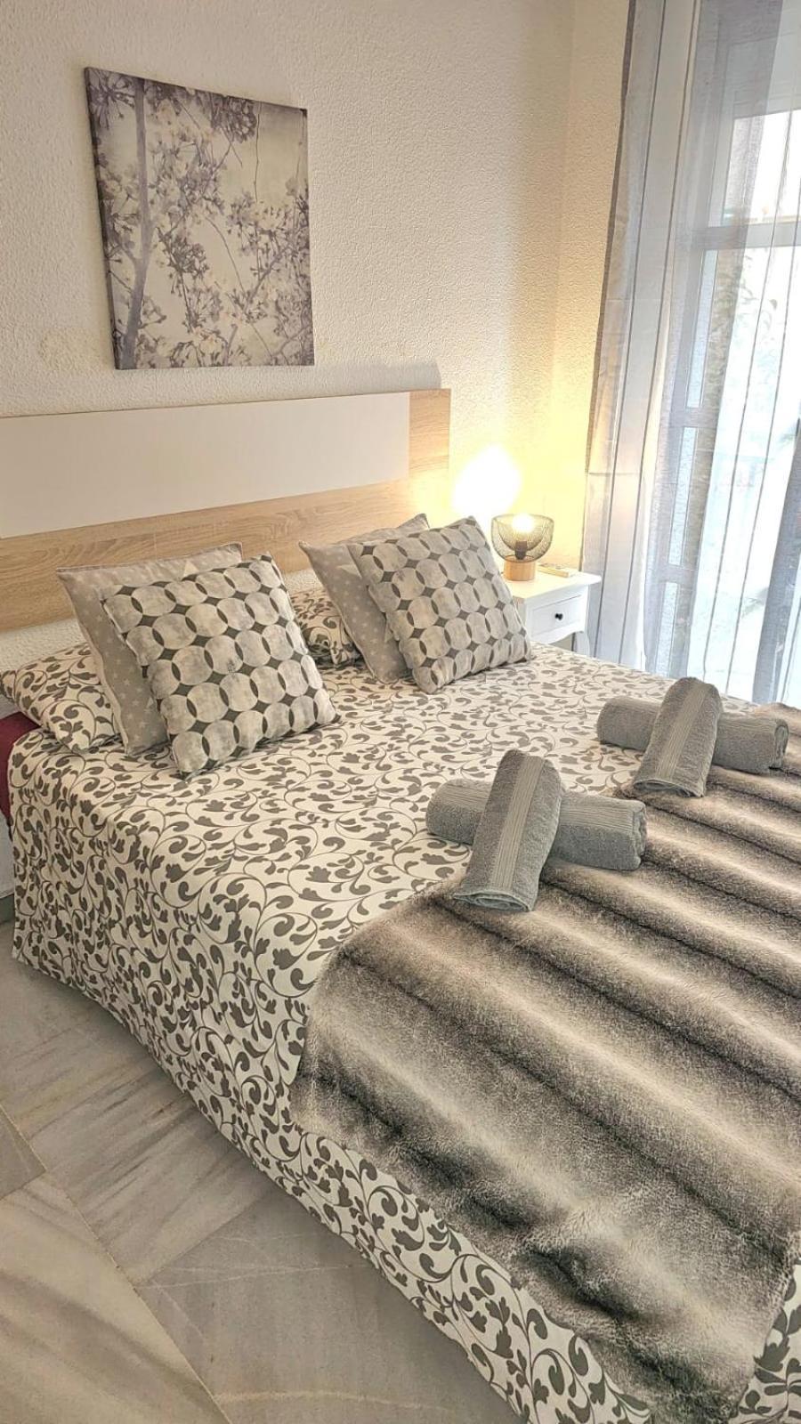 Ideal Holiday Apartment One Bedroom City Center Málaga Buitenkant foto