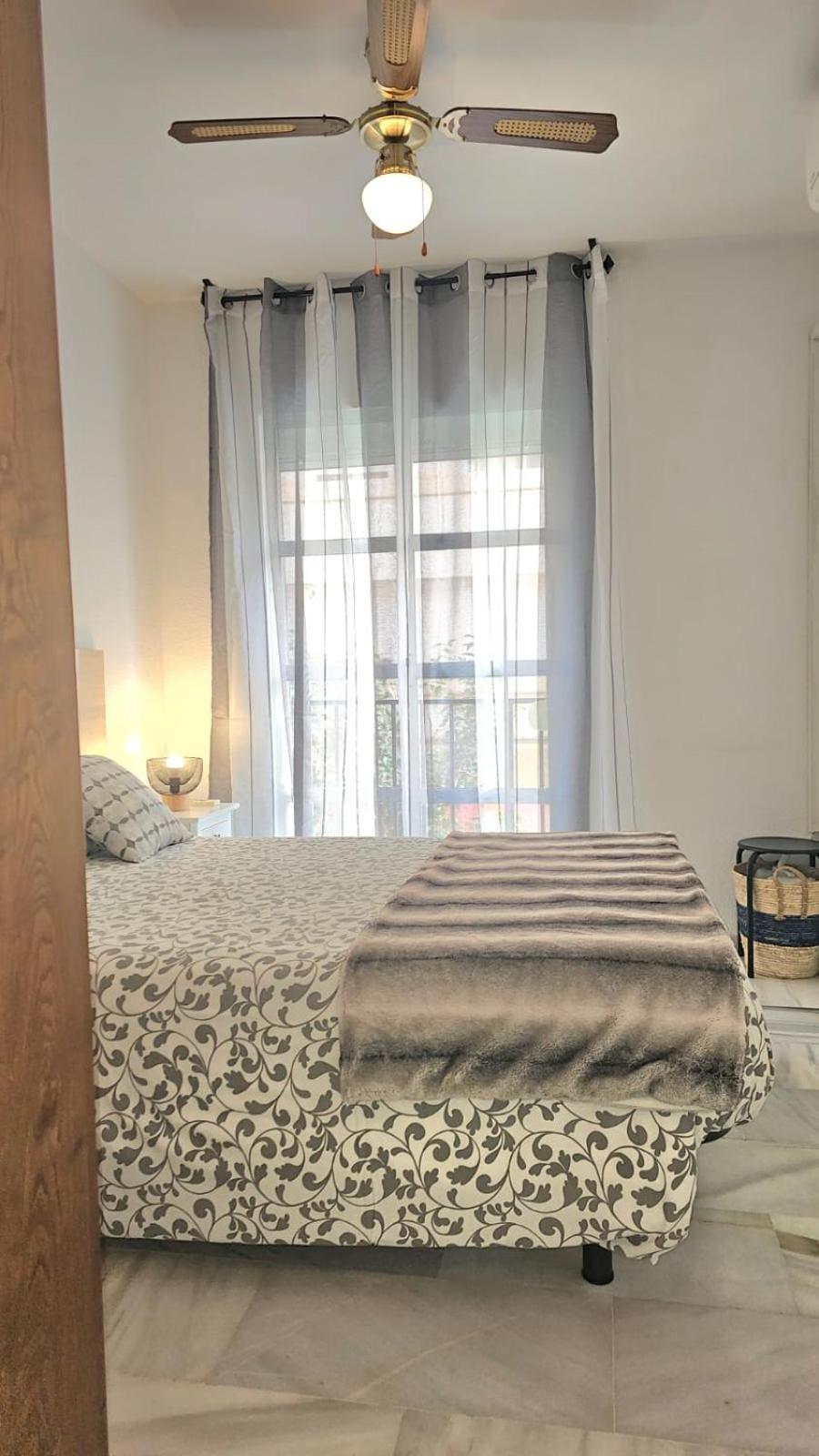 Ideal Holiday Apartment One Bedroom City Center Málaga Buitenkant foto