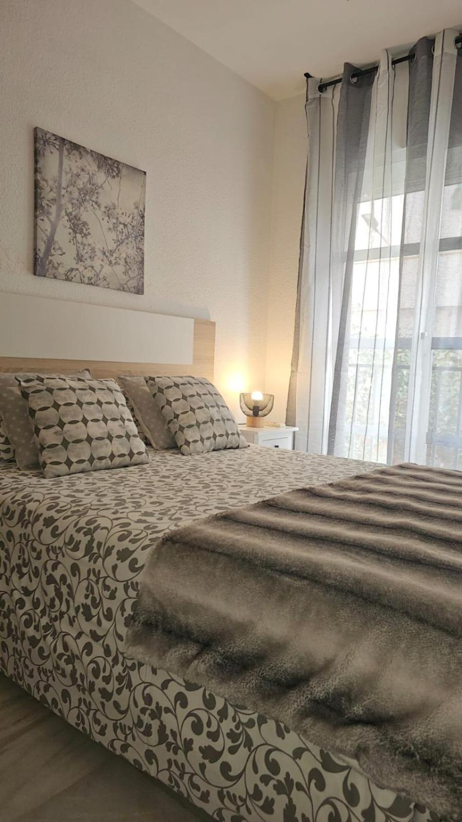 Ideal Holiday Apartment One Bedroom City Center Málaga Buitenkant foto